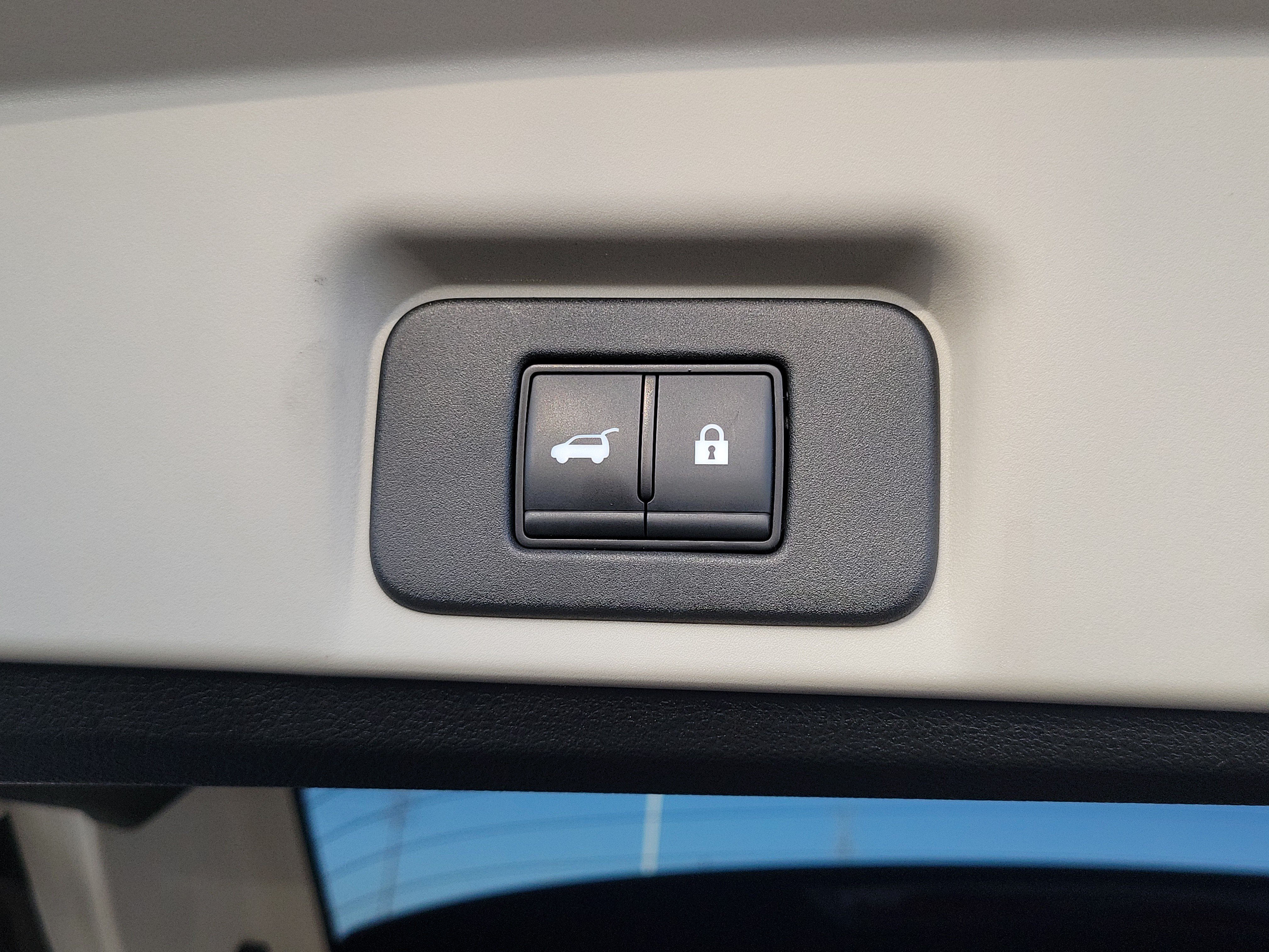 Used 2023 Nissan Ariya FWD image 21