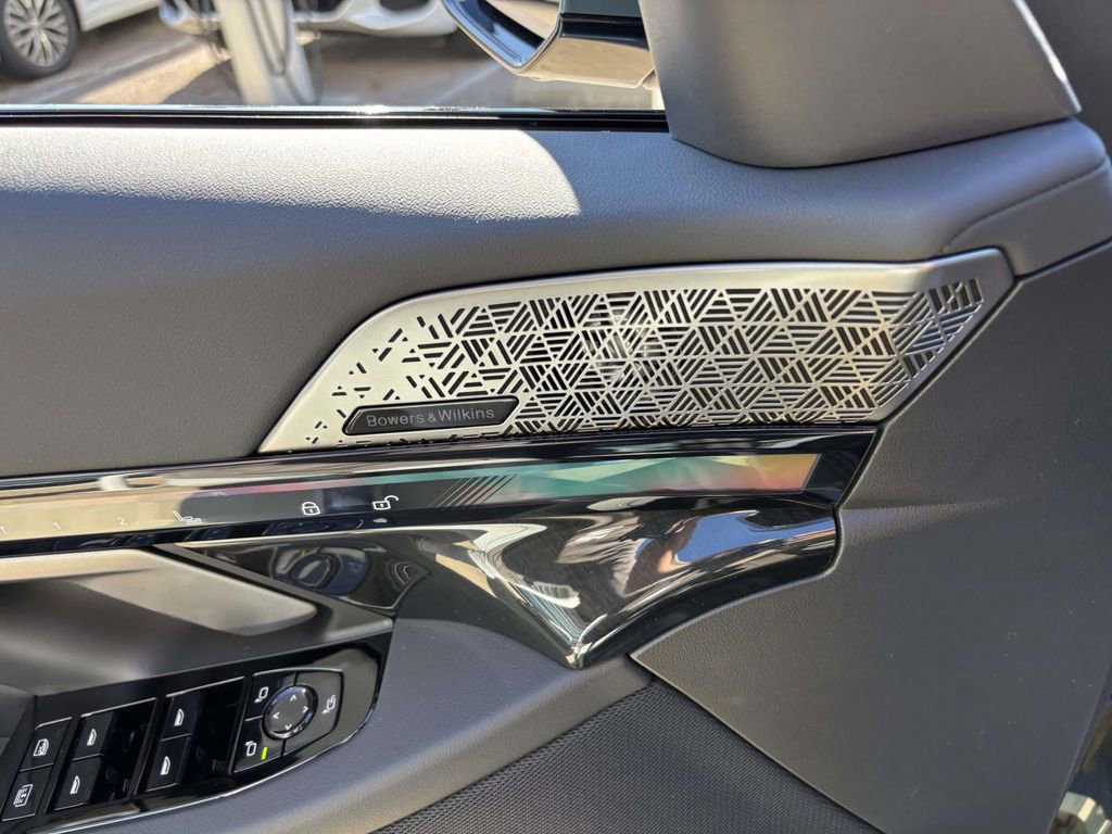 New 2026 BMW 550e xDrive w/ Executive Package image 11