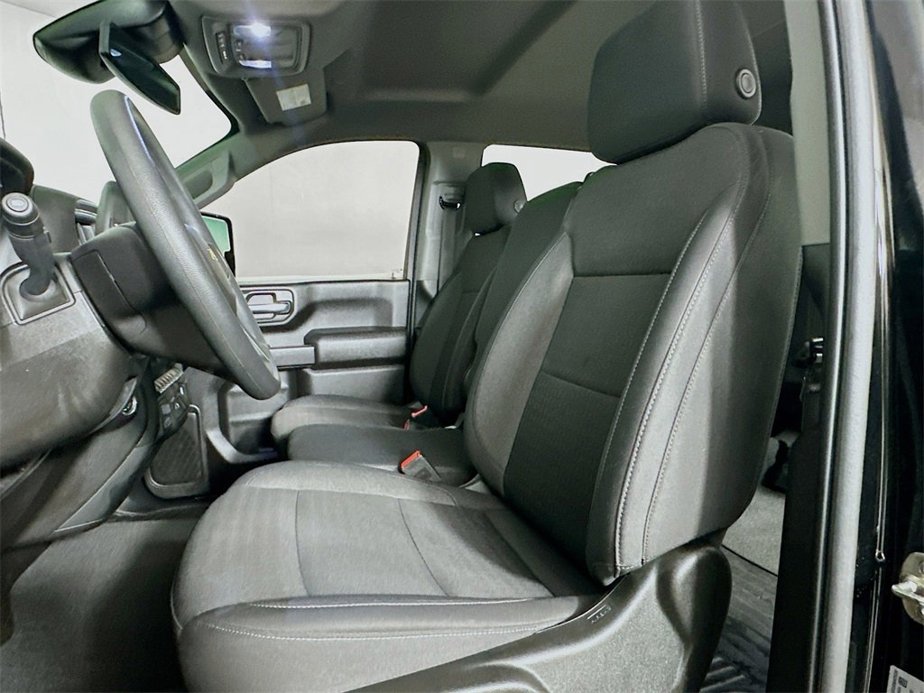 Used 2025 Chevrolet Silverado 2500 Custom w/ Custom Value Package image 8