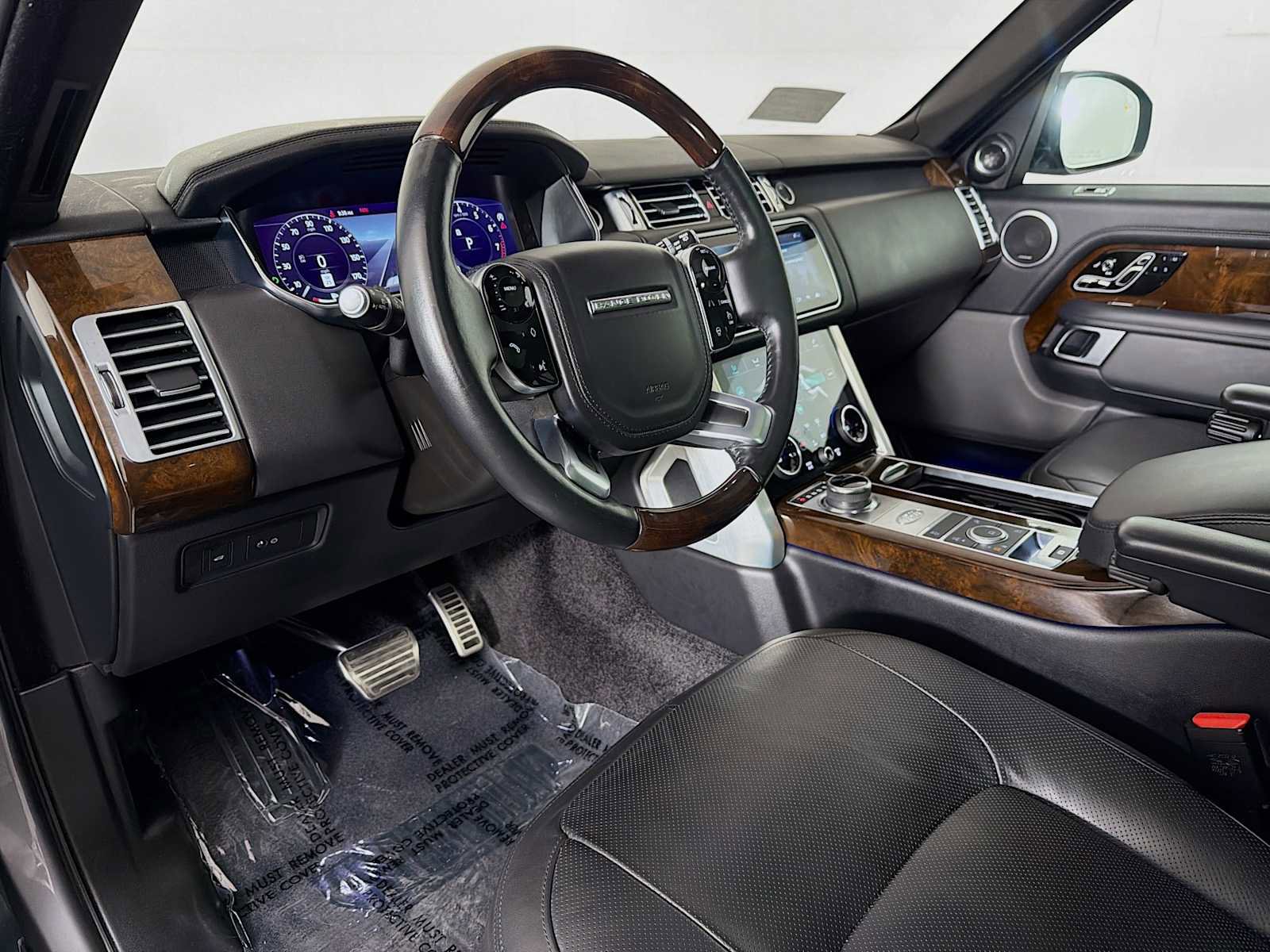 Used 2022 Land Rover Range Rover P525 Westminster Edition image 9