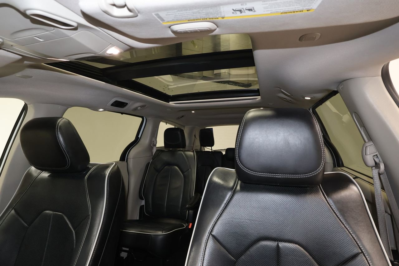 Used 2022 Chrysler Pacifica Limited image 18