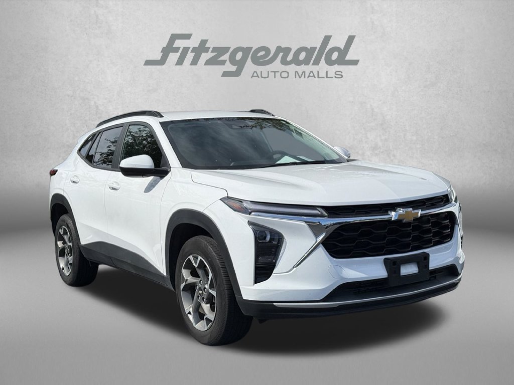 Used 2025 Chevrolet Trax LT FWD image 7