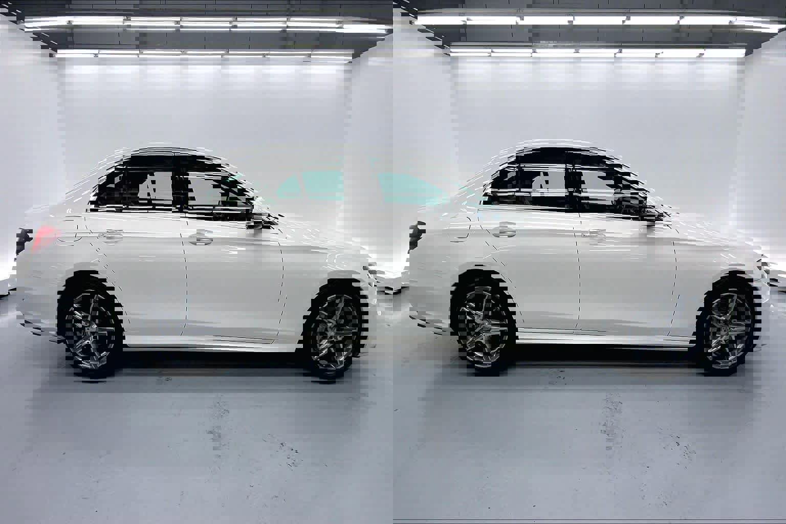 Used 2017 Mercedes-Benz E 300 image 5