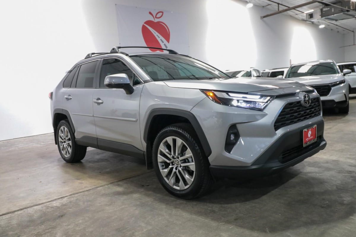 Used 2025 Toyota RAV4 XLE Premium FWD image 2
