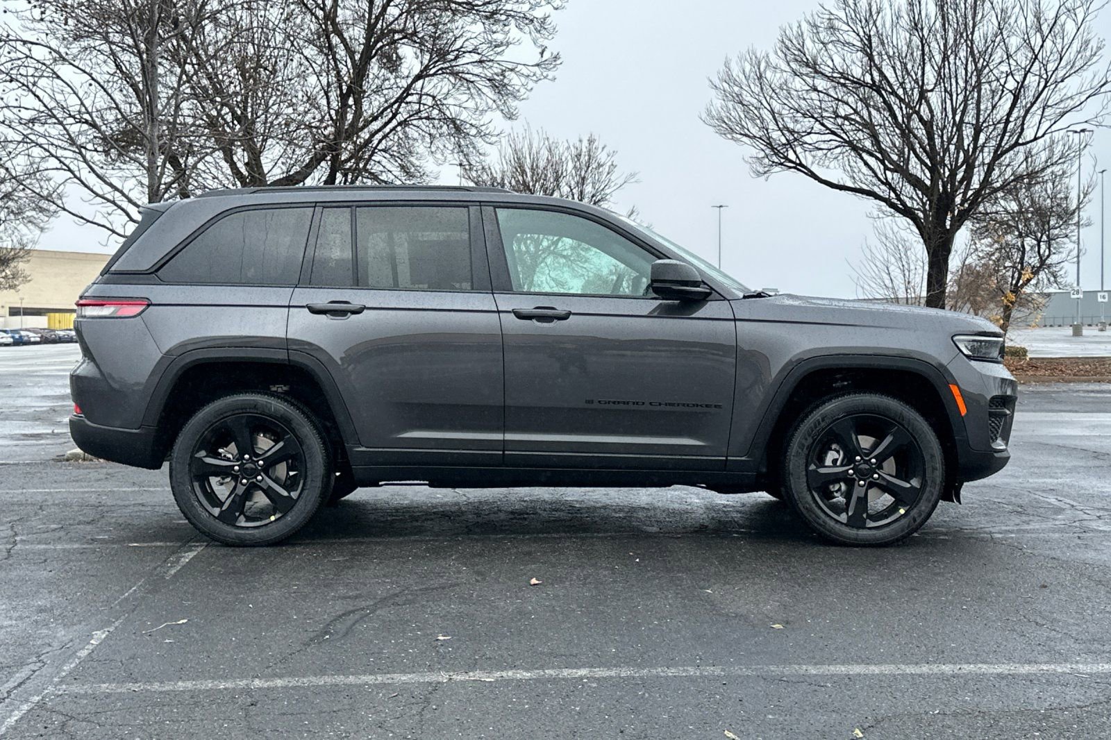 Used 2025 Jeep Grand Cherokee Altitude RWD video 2