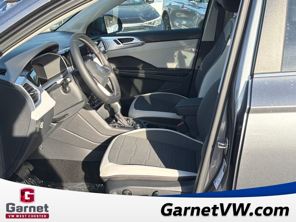 New 2026 Volkswagen Taos SE image 9