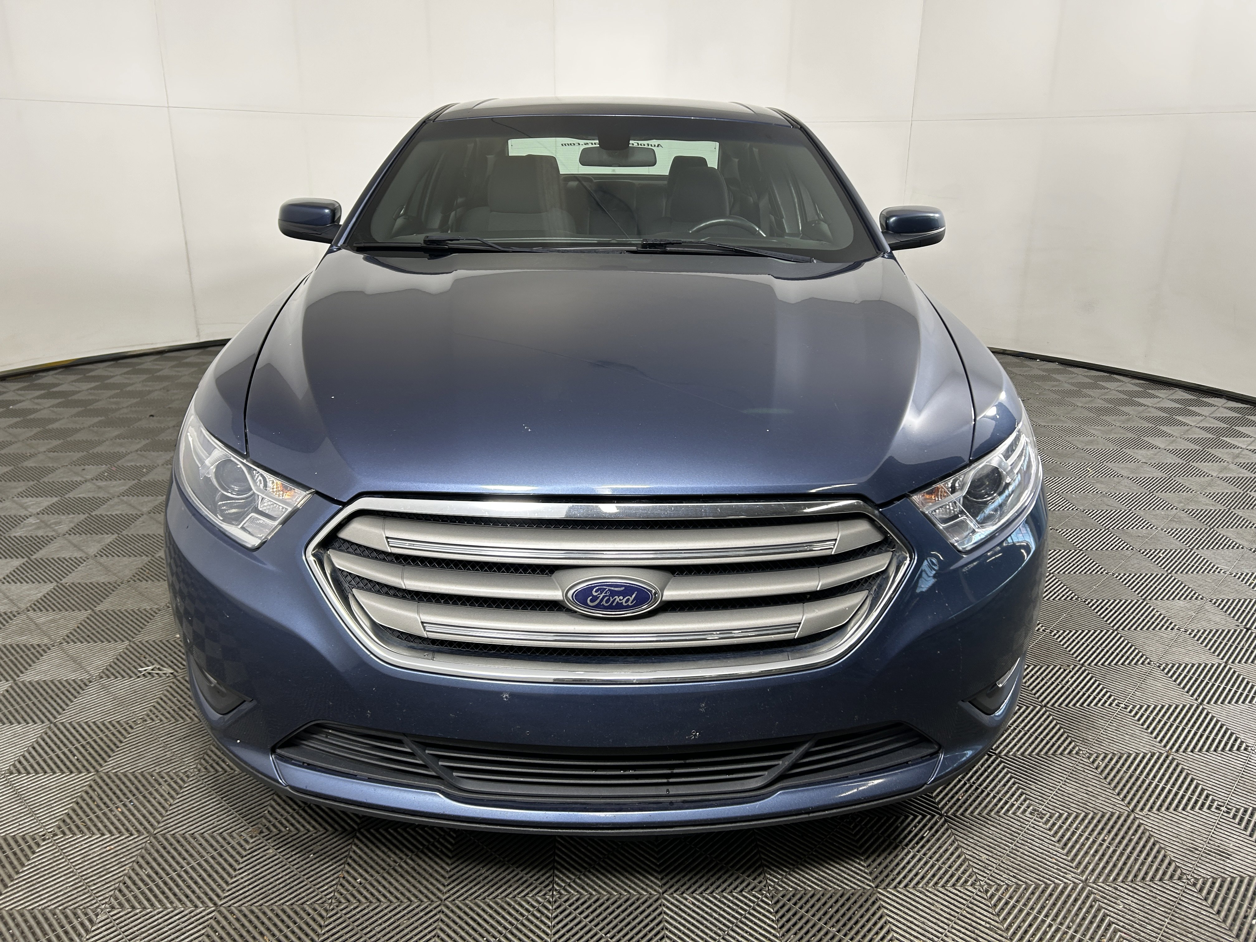 Used 2019 Ford Taurus SEL image 6