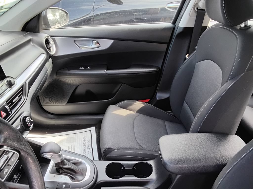 Used 2022 Kia Forte LXS FWD image 8