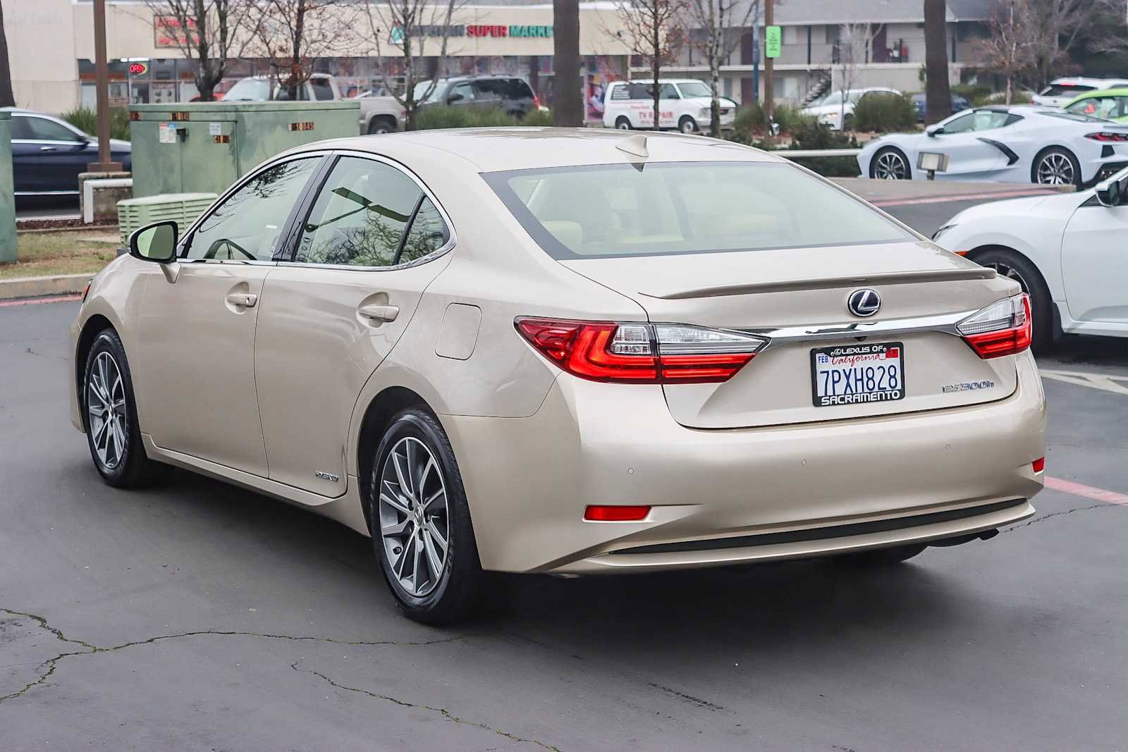Used 2016 Lexus ES 300h image 2