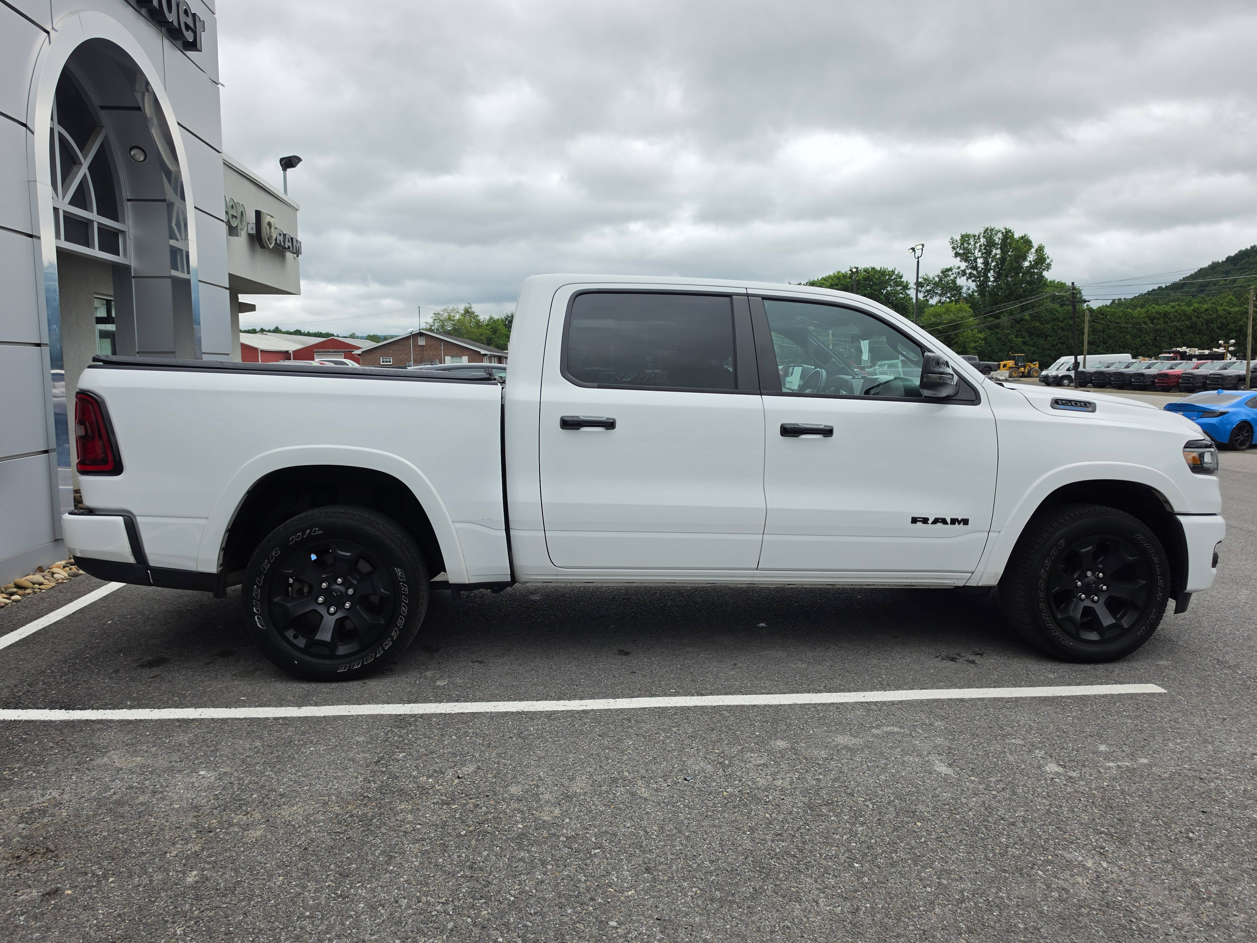 Used 2025 RAM 1500 Big Horn AWD/4WD image 2