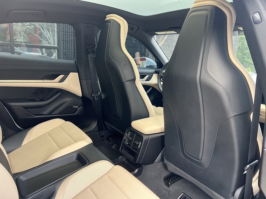 Used 2024 Porsche Taycan 4S image 32