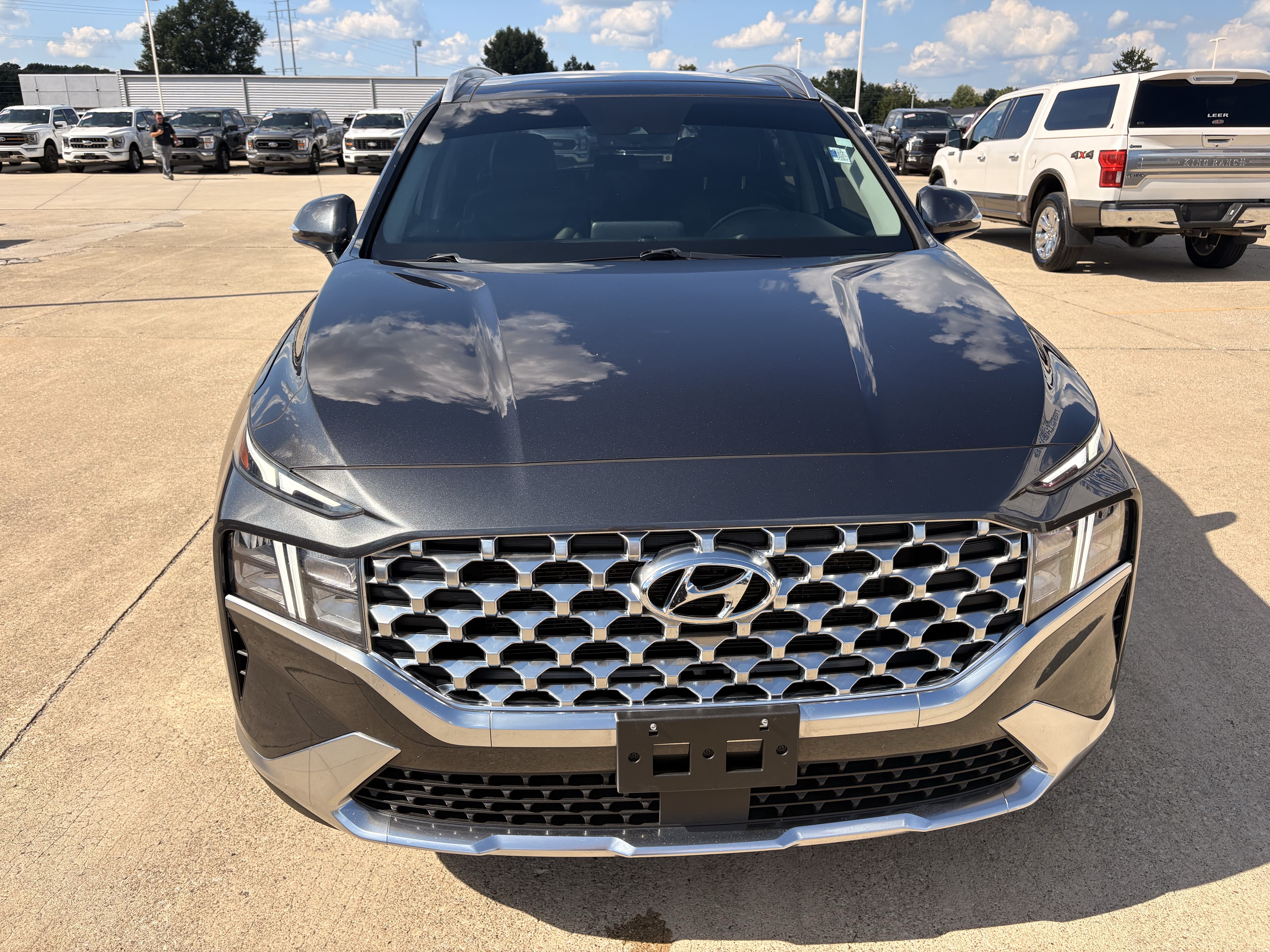 Used 2022 Hyundai Santa Fe SEL w/ Convenience + Premium Package FWD image 2