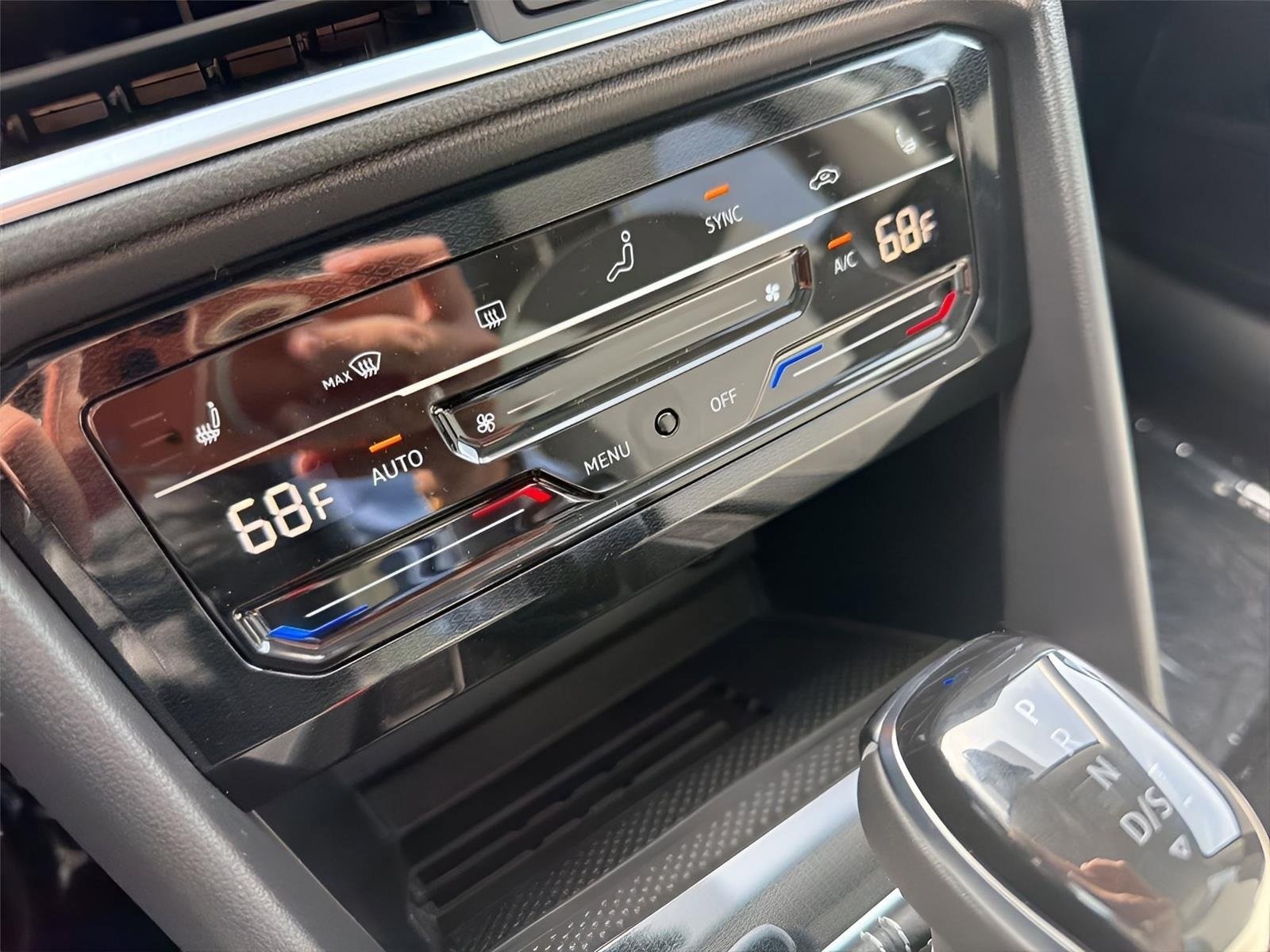 New 2026 Volkswagen Taos SE FWD image 18