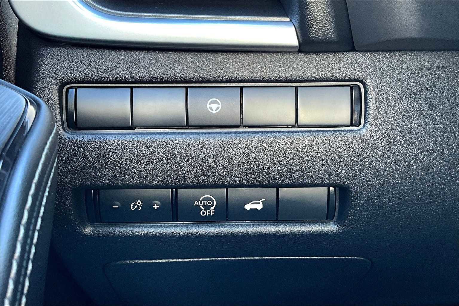 Used 2025 Nissan Rogue SV image 35