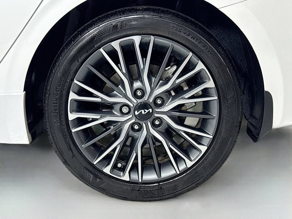 Used 2024 Kia Forte GT-Line w/ GT-Line Premium Package FWD image 8