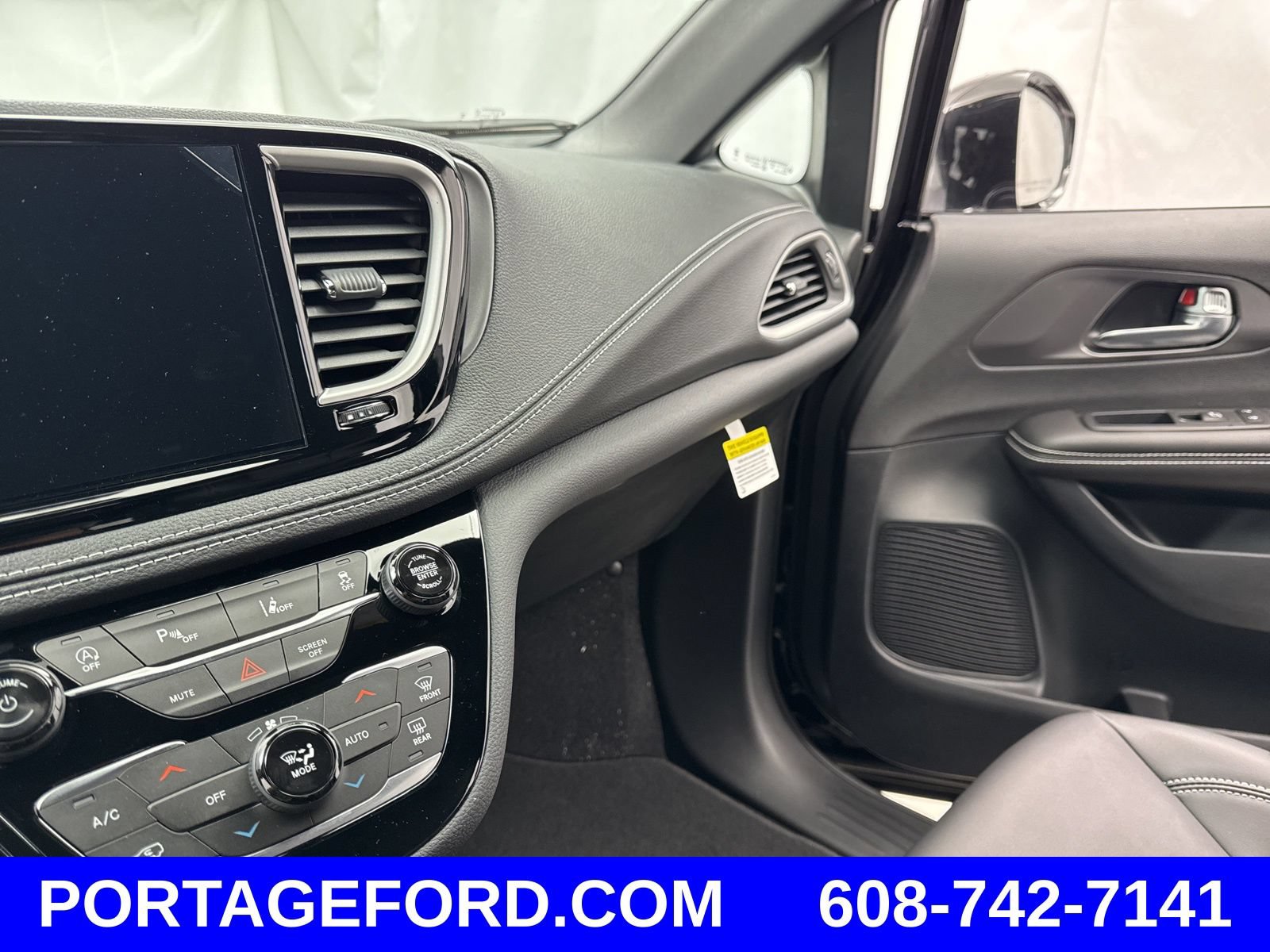 New 2026 Chrysler Pacifica Select w/ S Appearance Package FWD image 23