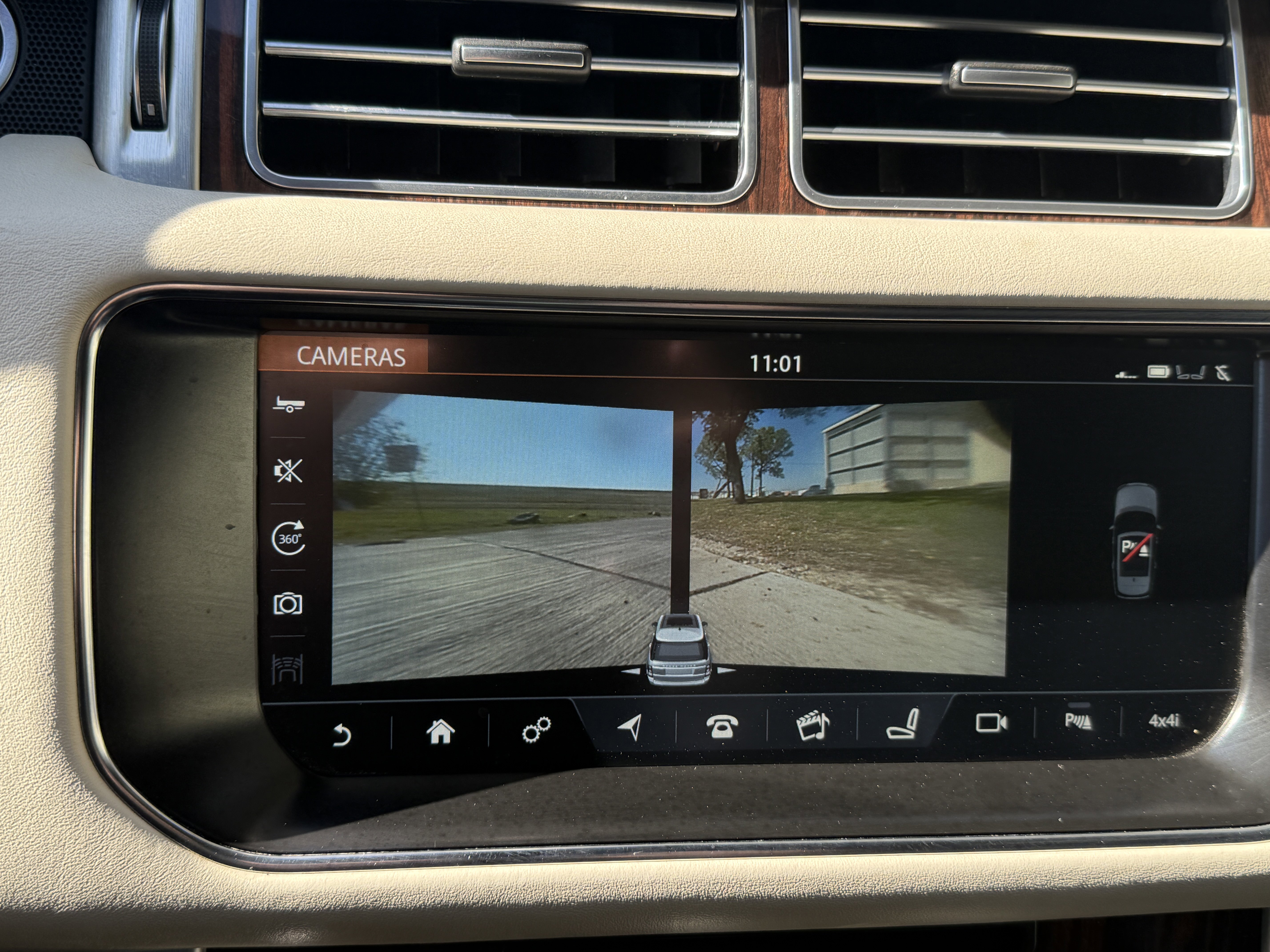 Used 2017 Land Rover Range Rover HSE image 22