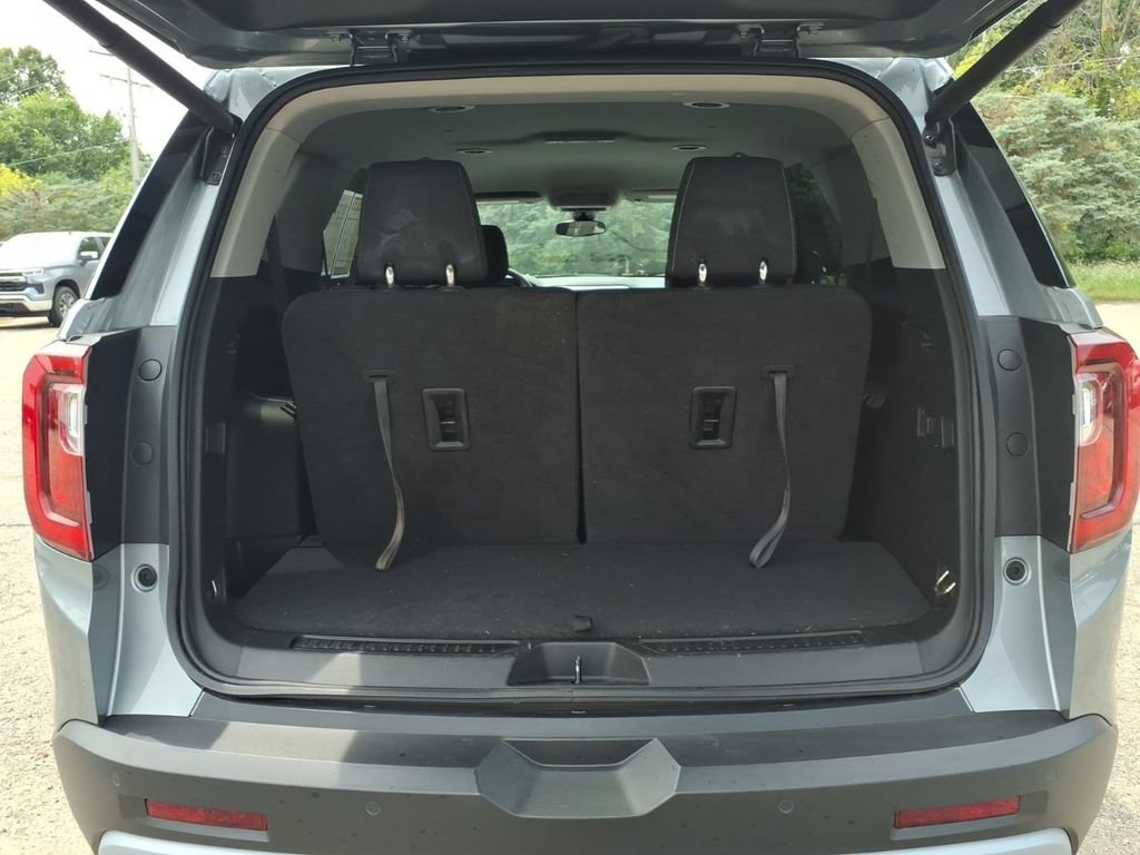 Used 2023 GMC Acadia SLE w/ Driver Convenience Package FWD image 8