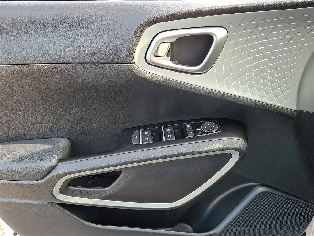 Certified 2023 Kia Soul LX w/ LX Technology Package image 12