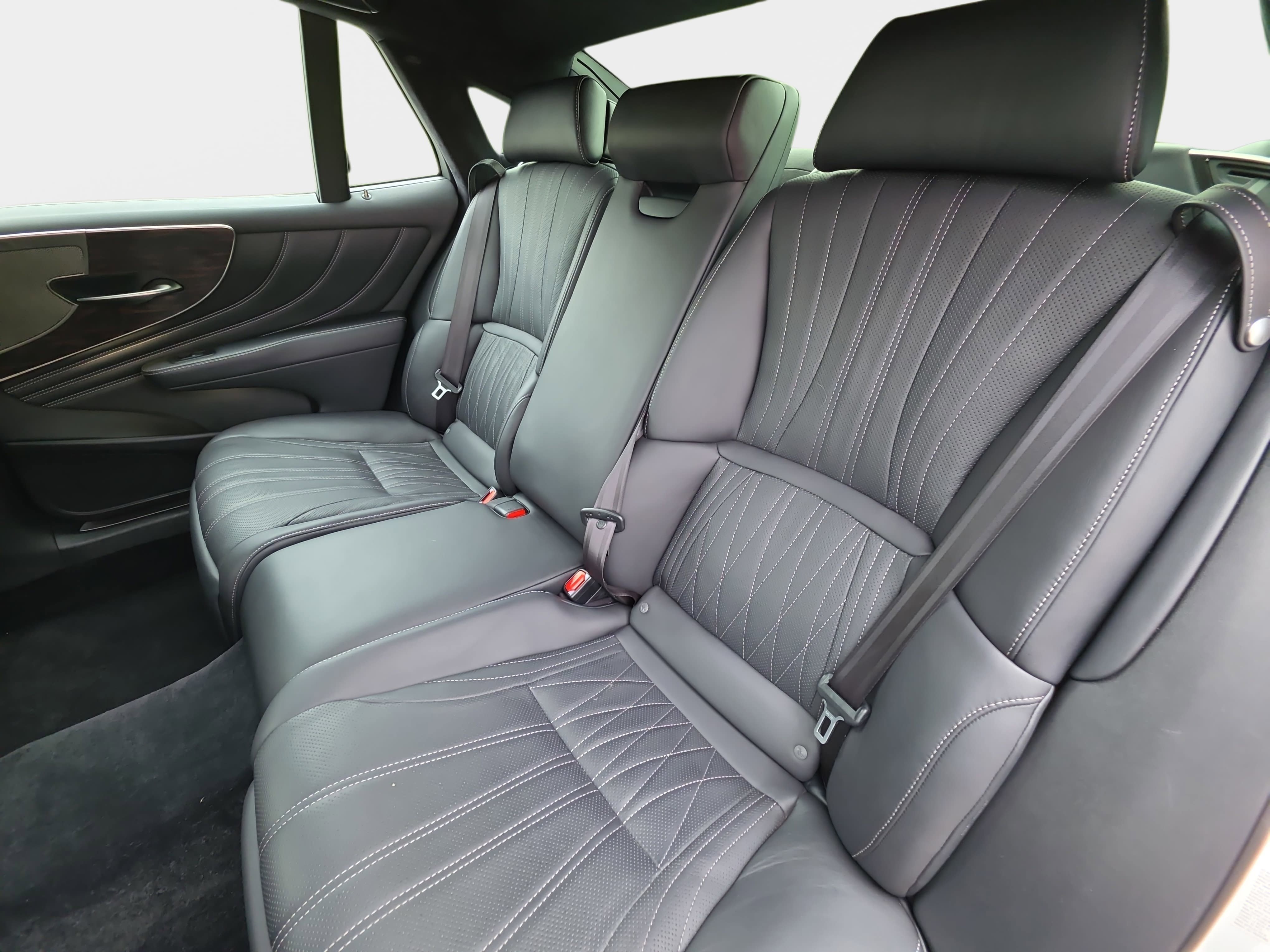 Used 2018 Lexus LS 500 w/ Executive Package RWD image 14