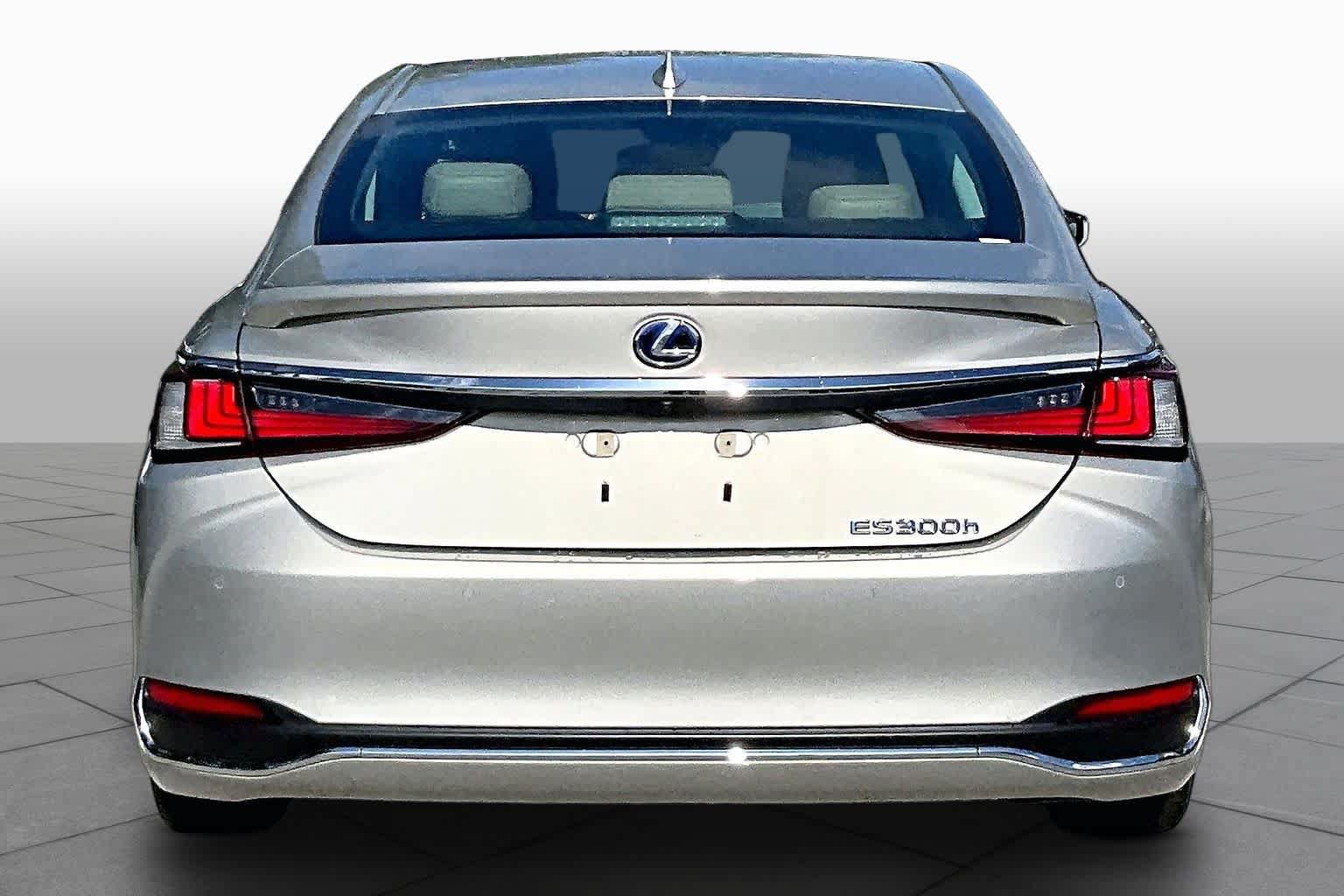 Used 2021 Lexus ES 300h Ultra Luxury w/ Accessory Package 2 FWD image 5