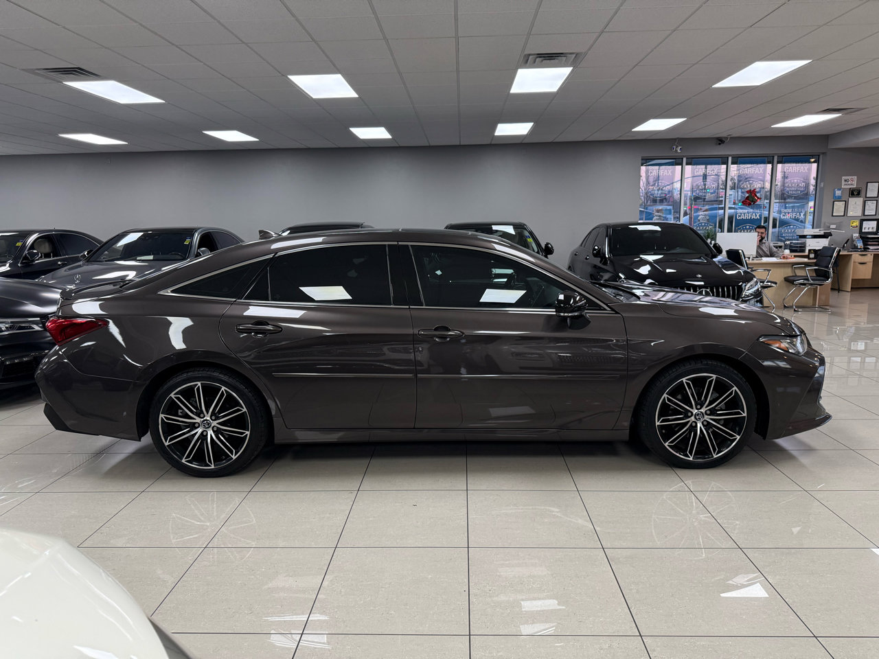 Used 2019 Toyota Avalon Touring w/ Advanced Safety Package image 7