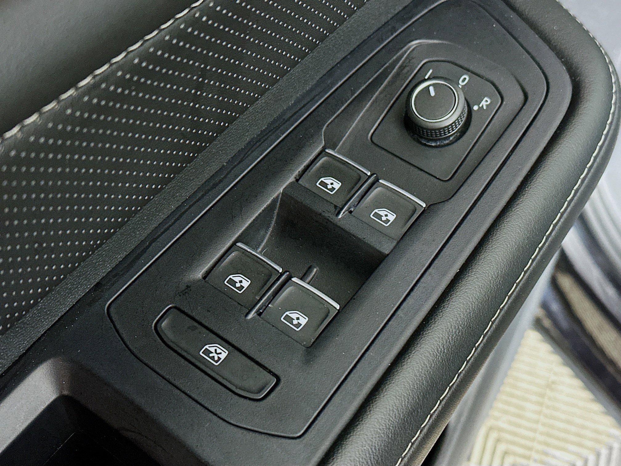 Used 2024 Volkswagen Atlas SE image 17