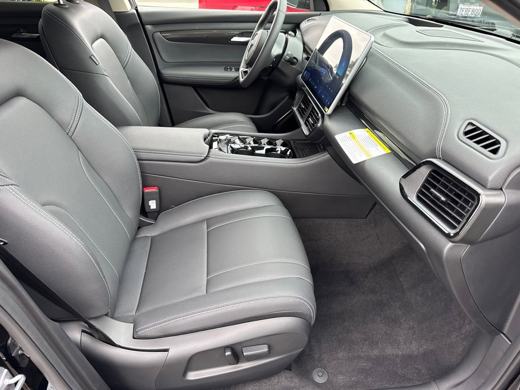 New 2025 VinFast VF 8 Eco AWD/4WD image 14
