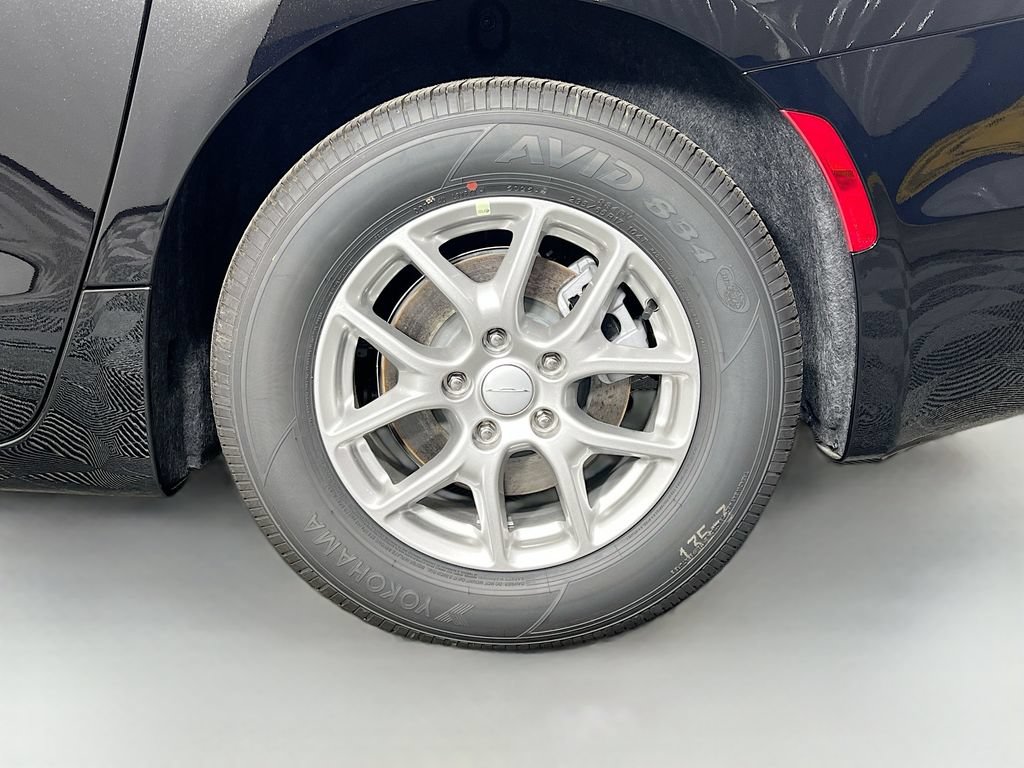 New 2027 Chrysler Pacifica LX FWD image 31