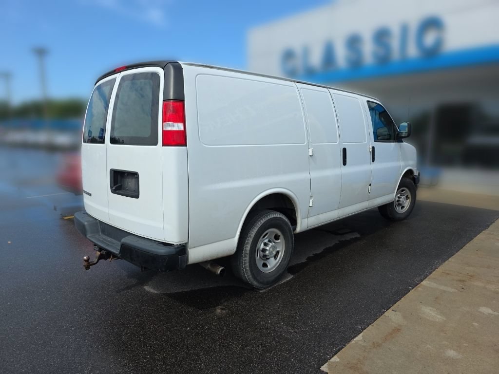 Used 2020 Chevrolet Express 2500 w/ Driver Convenience Package RWD image 4