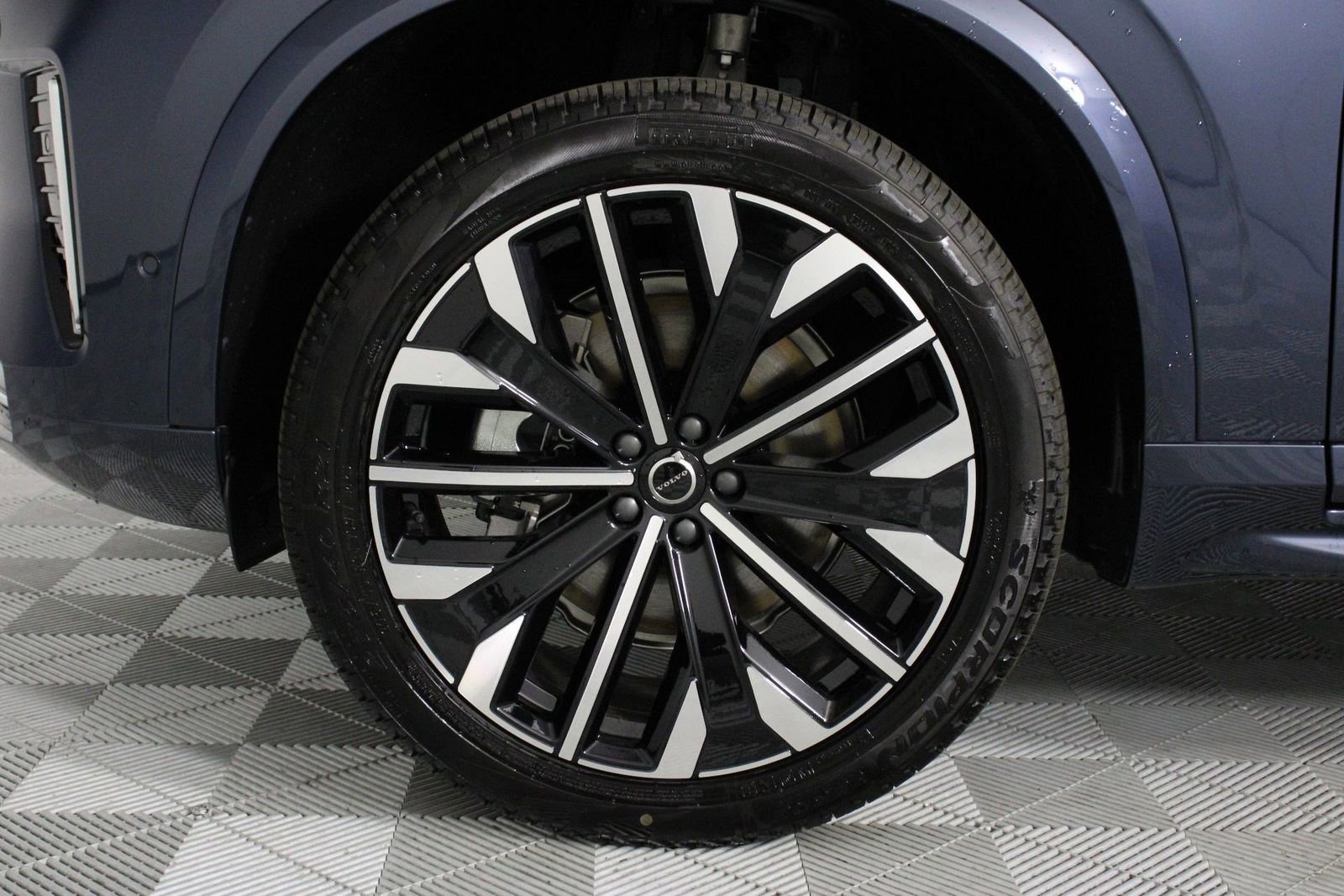 New 2025 Volvo XC90 B6 Ultra image 13