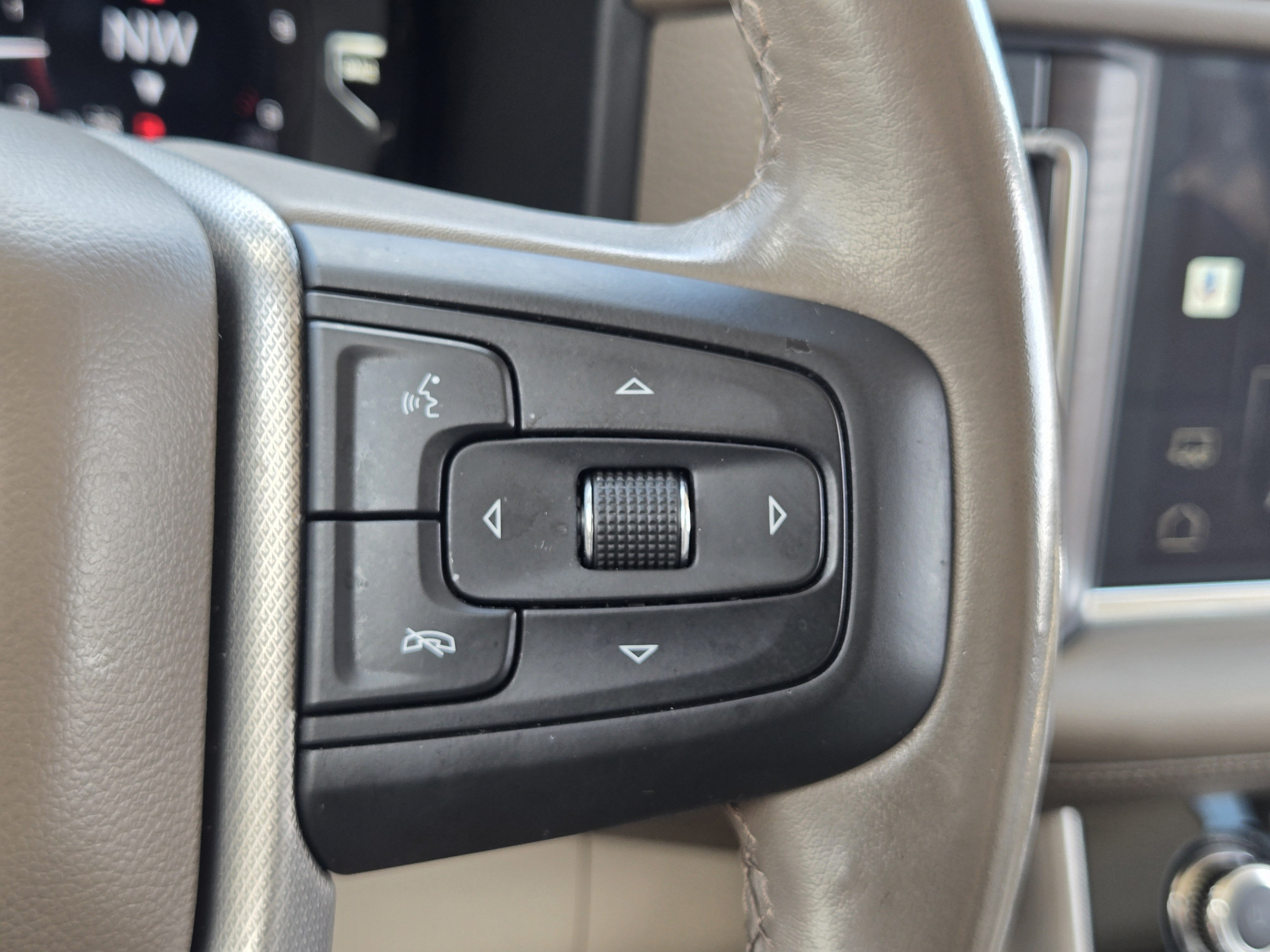 Used 2022 GMC Yukon Denali w/ Denali Premium Package AWD/4WD image 23