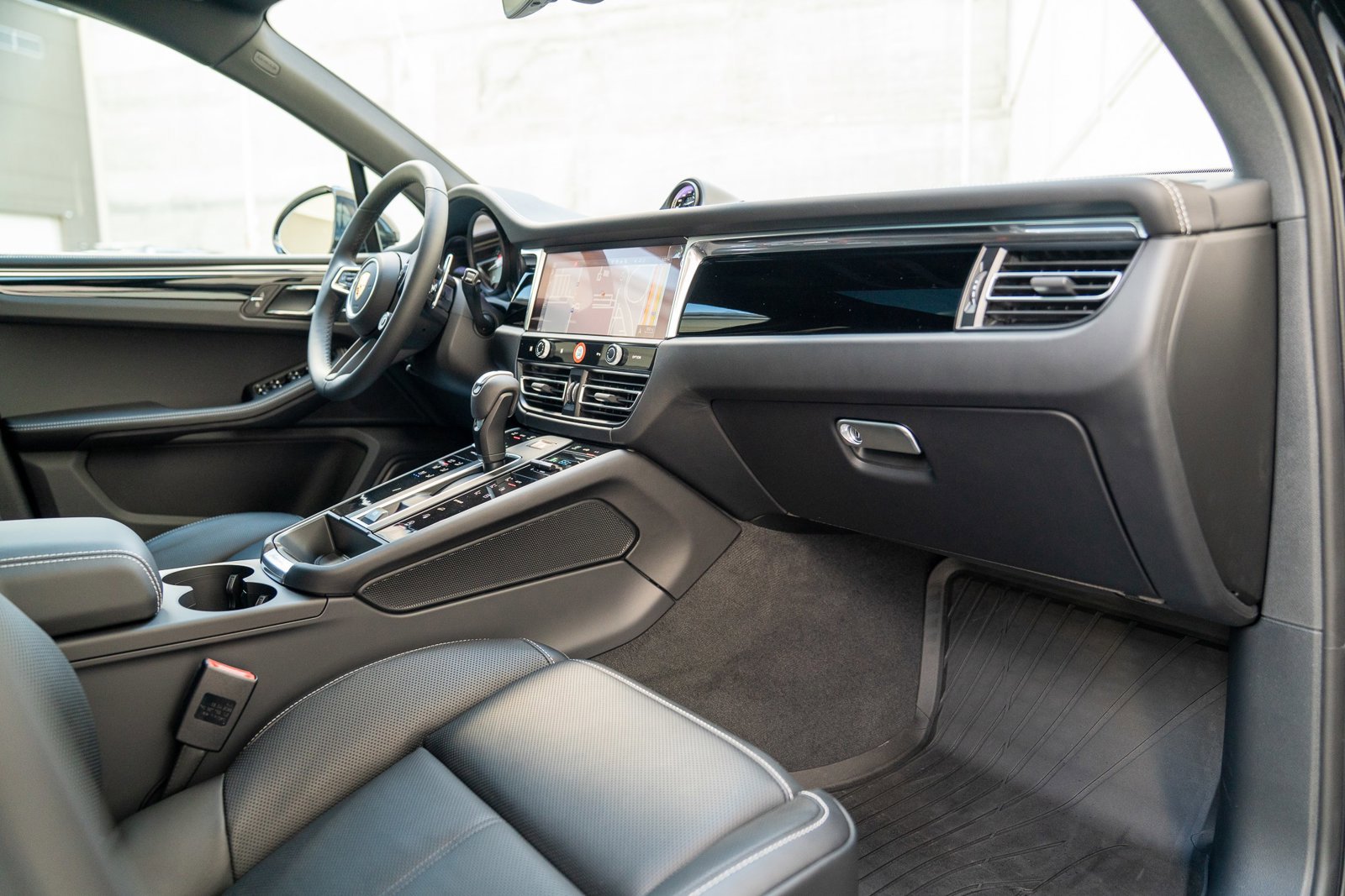 New 2025 Porsche Macan S image 22