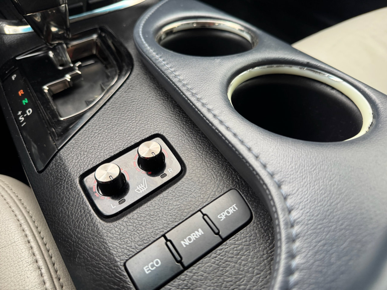 Used 2014 Toyota Avalon Limited image 35