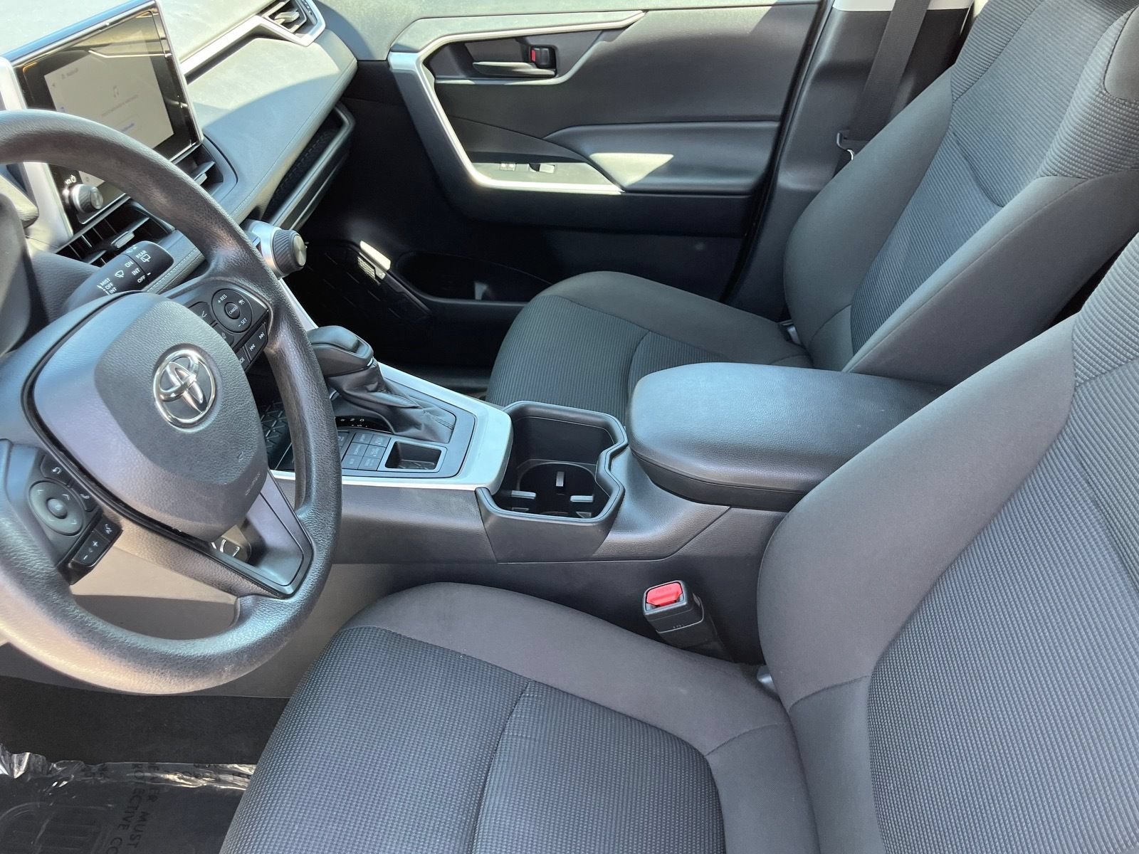 Used 2025 Toyota RAV4 LE AWD/4WD image 17