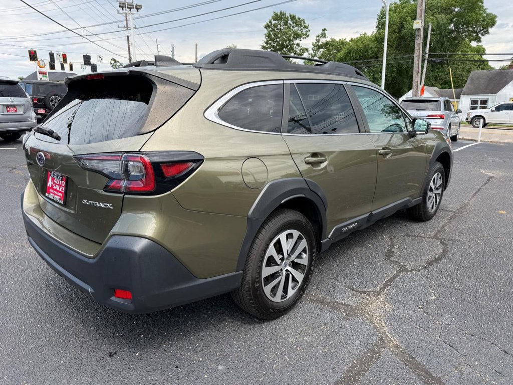 Used 2023 Subaru Outback Premium AWD/4WD image 4
