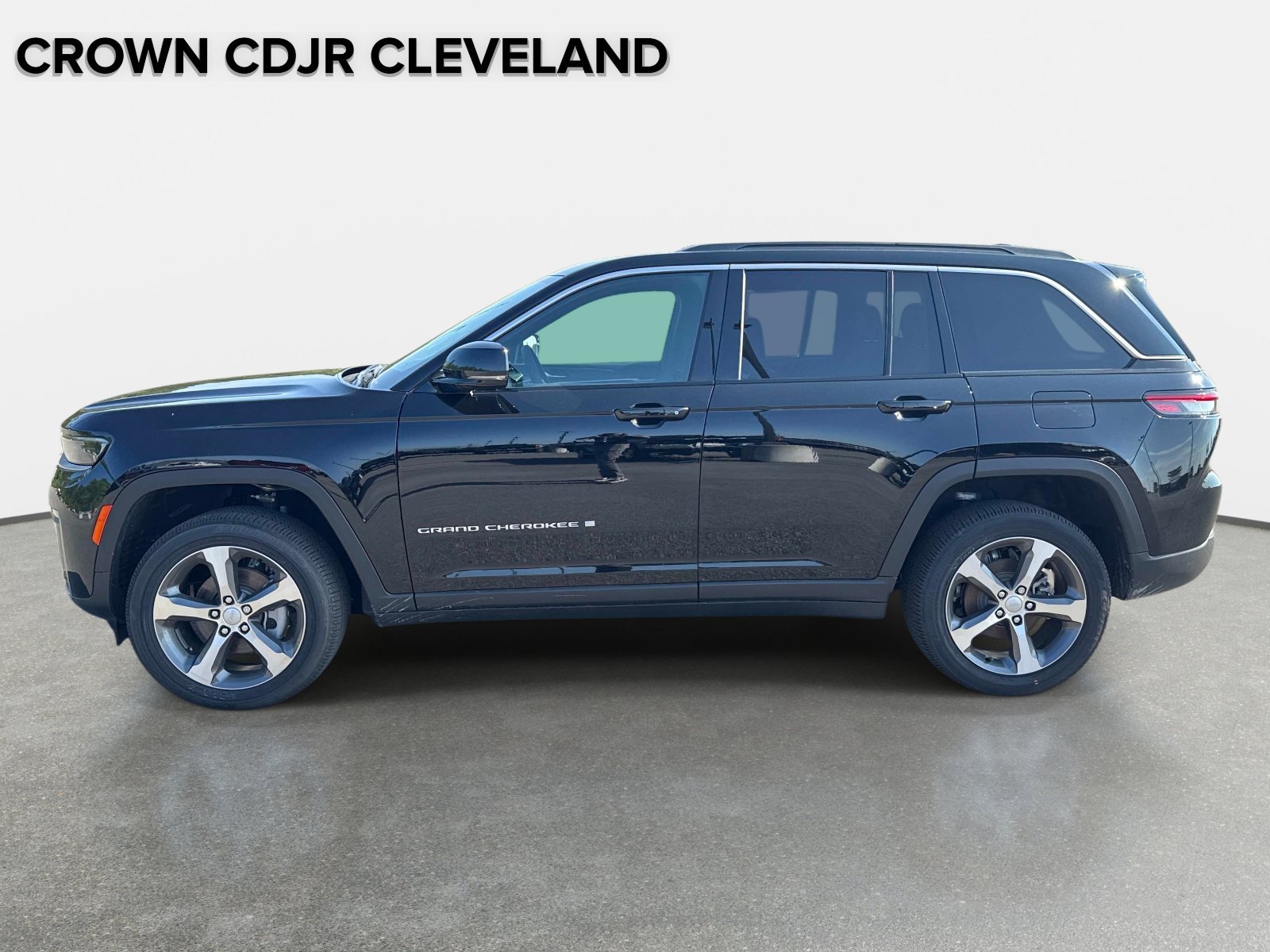New 2026 Jeep Grand Cherokee Limited w/ Trailer Tow Package AWD/4WD image 7