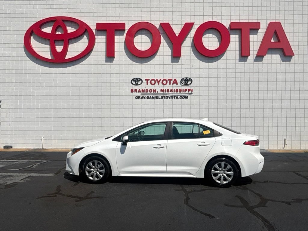 Used 2022 Toyota Corolla LE FWD image 4