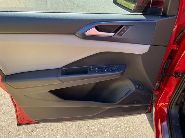 Used 2022 Volkswagen Taos SE FWD image 12