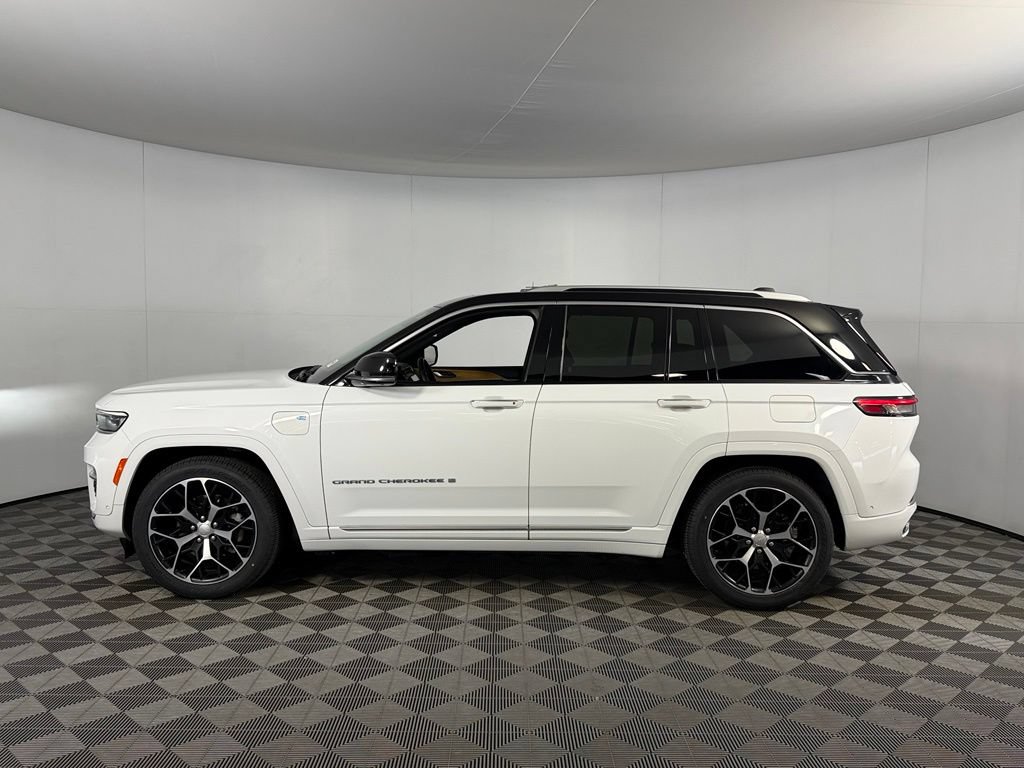 Used 2023 Jeep Grand Cherokee Summit AWD/4WD image 10
