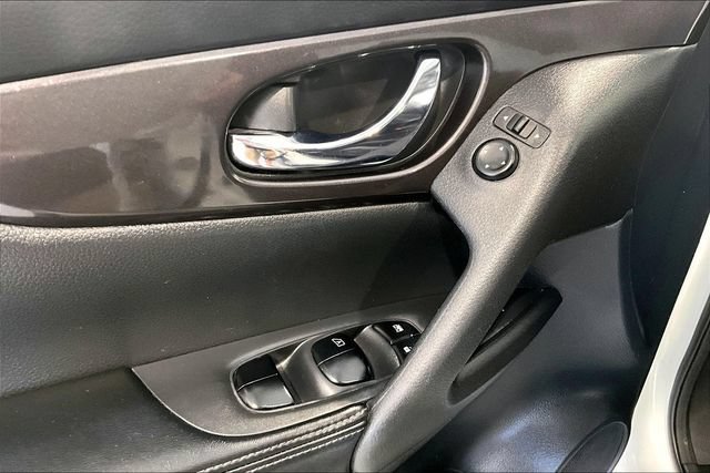 Used 2019 Nissan Rogue S FWD image 42
