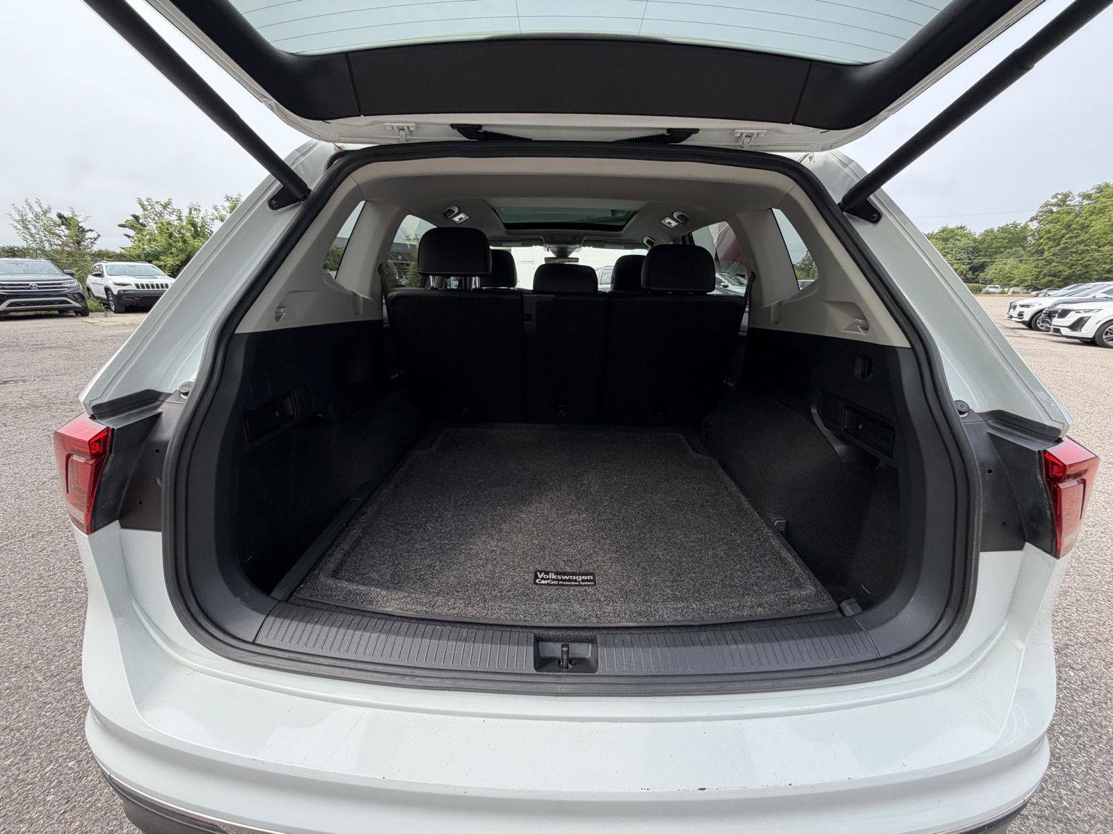 Used 2021 Volkswagen Tiguan SEL AWD/4WD image 25
