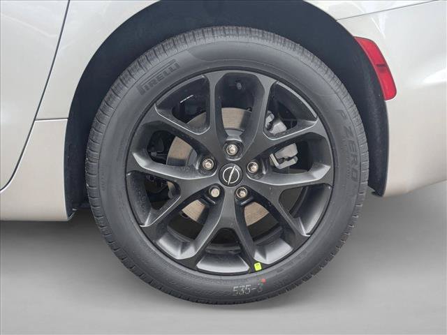 New 2026 Chrysler Pacifica Select w/ S Appearance Package AWD/4WD image 10