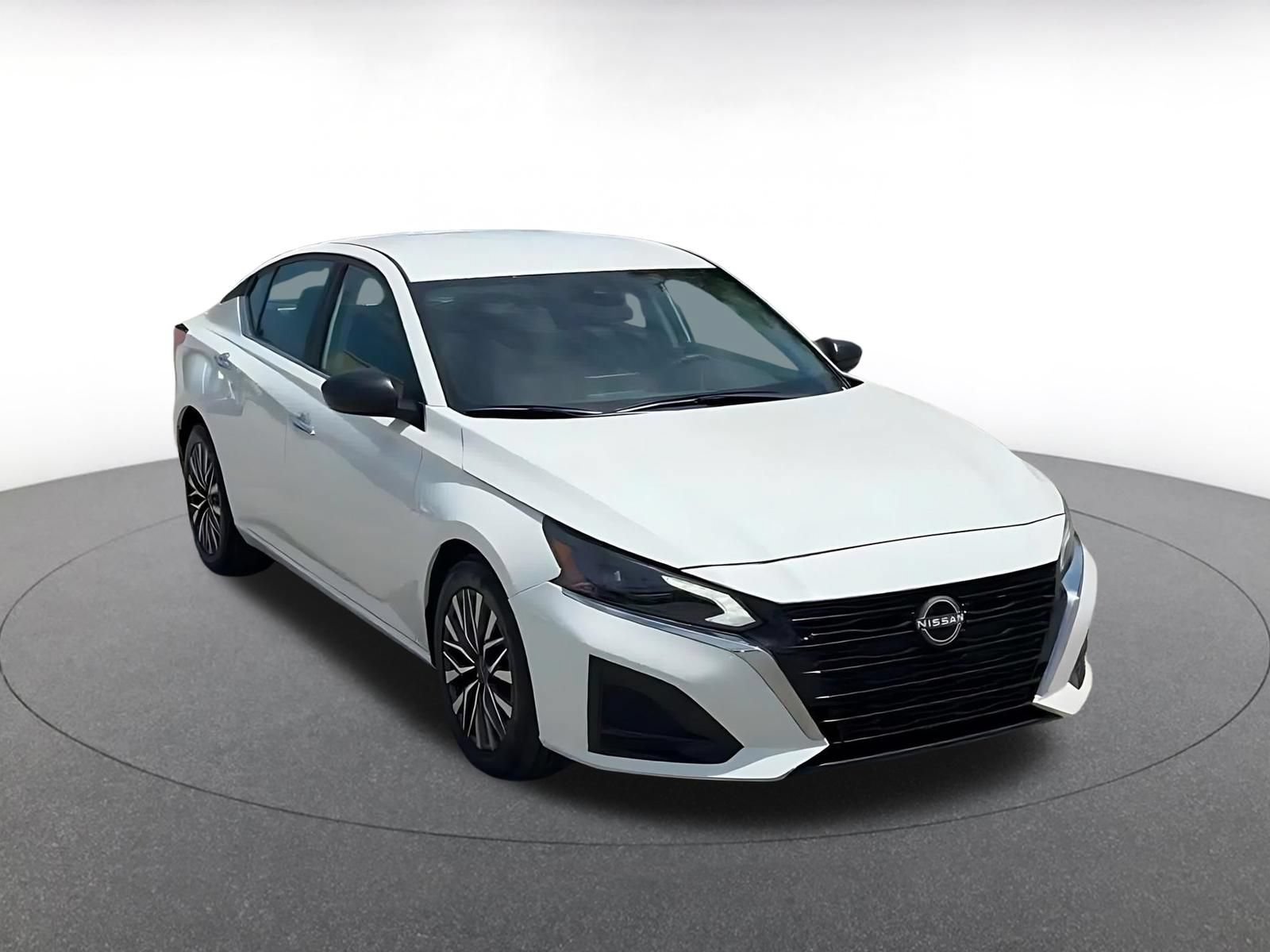 Used 2025 Nissan Altima 2.5 SV FWD image 3