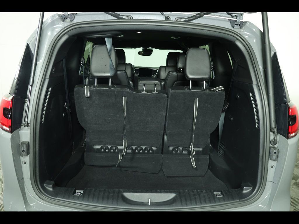 Used 2025 Chrysler Pacifica Select FWD image 12
