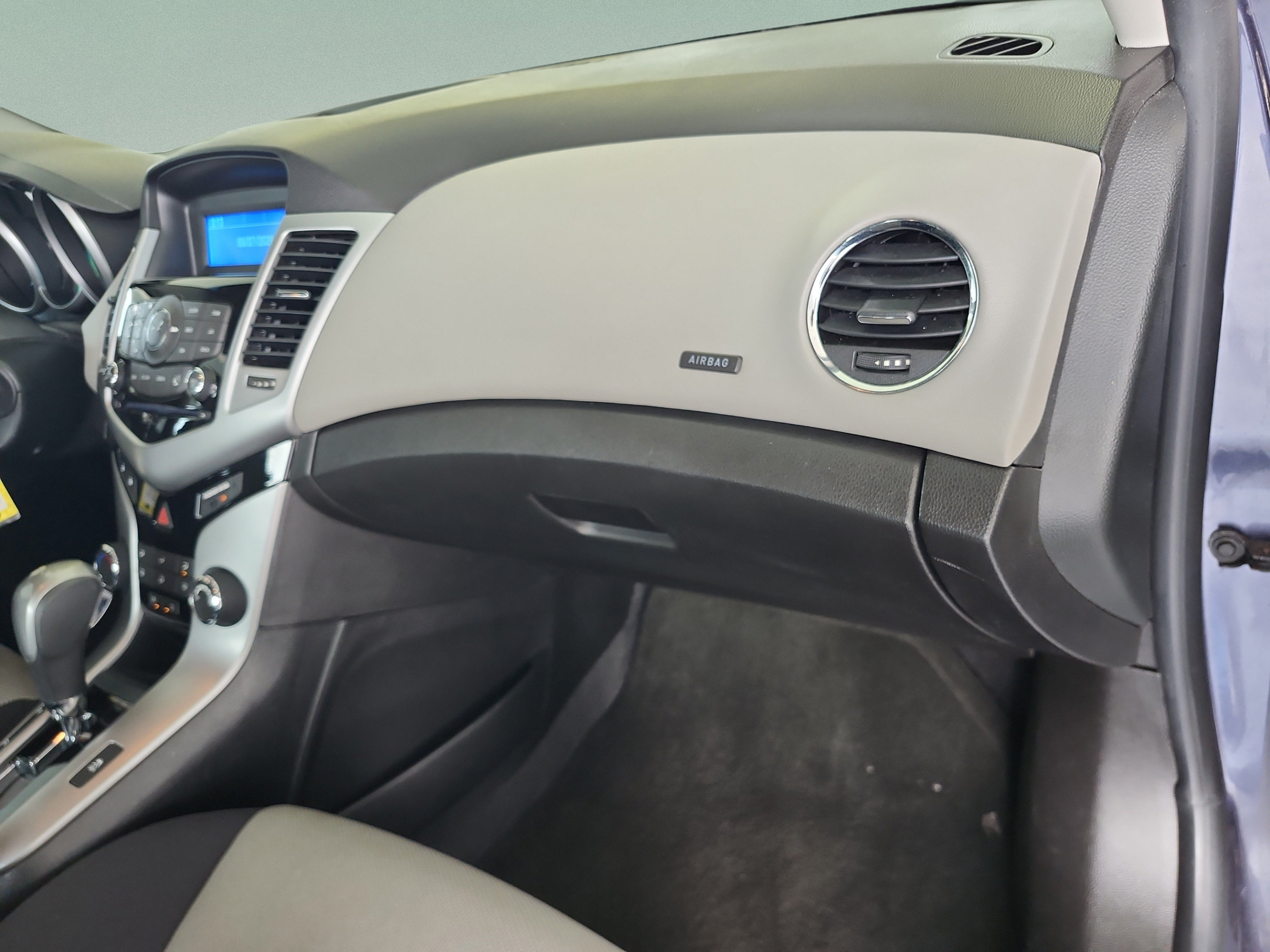 Used 2013 Chevrolet Cruze LS FWD image 22