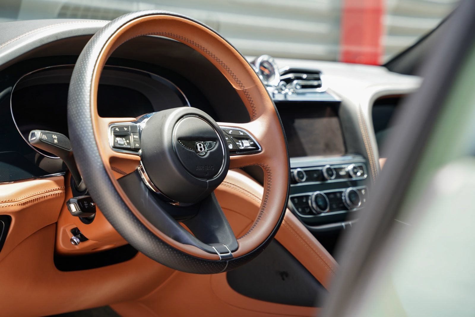 Used 2022 Bentley Bentayga AWD/4WD image 11