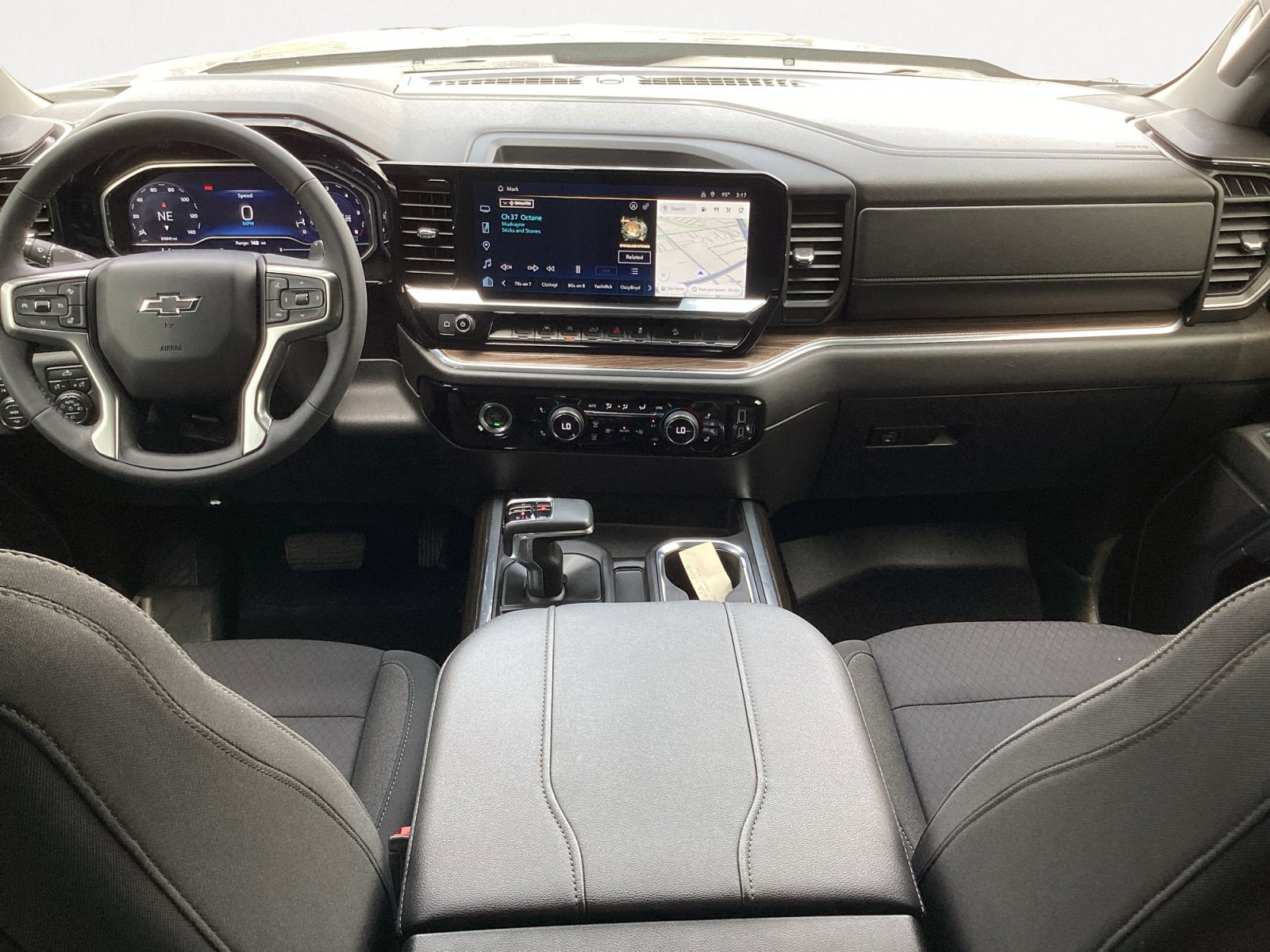 Used 2023 Chevrolet Silverado 1500 RST w/ Z71 Off-Road Package AWD/4WD image 4