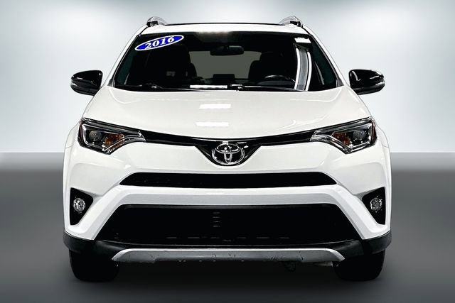 Used 2016 Toyota RAV4 SE image 2