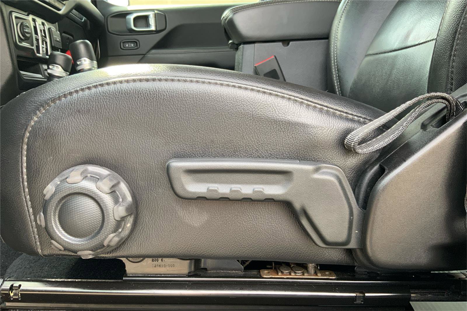 Used 2019 Jeep Wrangler Unlimited Sahara w/ Dual Top Group image 19